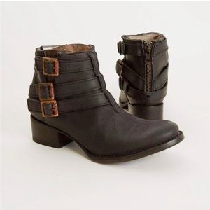 Freebird Soar booties in black, size 8